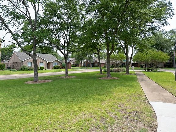 3rd image of 1822 Valley Glen Ct