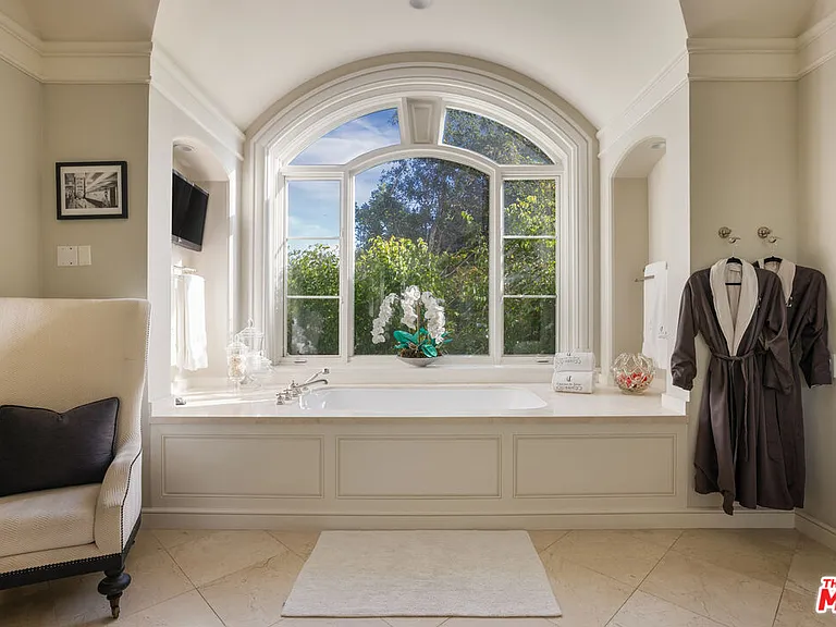 10847 Bellagio Rd — Photo 31