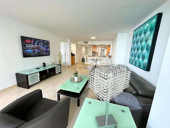 3rd image of 1717 N Bayshore Dr APT 2137