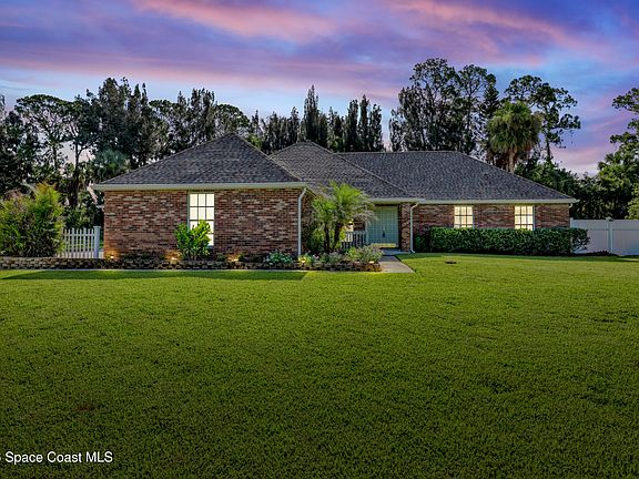 3rd image of 664 Manor Pl