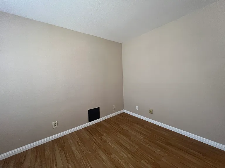 154 N Meridith Ave #9 — Photo 31