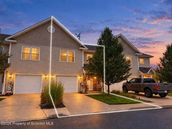 324 N Shadow Wood Cir, Archbald, PA 18403
