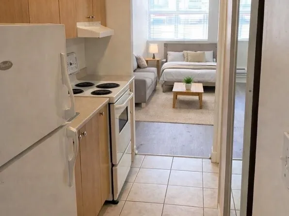 126 Dundas St E #201, Toronto, ON M5B 1E2