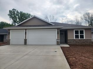 32 Ash Grove Pl, Kaukauna, WI 54130
