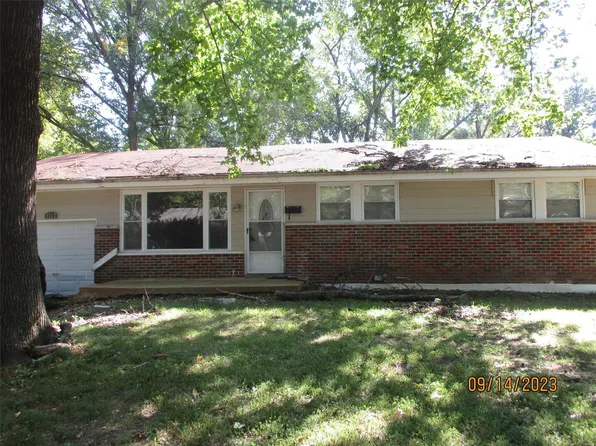 9712 Portage Dr, Saint Louis, MO 63136