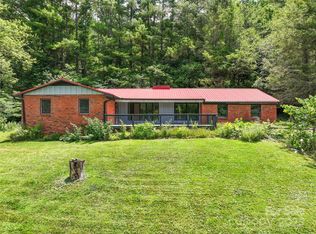 71 Auburn Park Dr, Waynesville, NC 28786