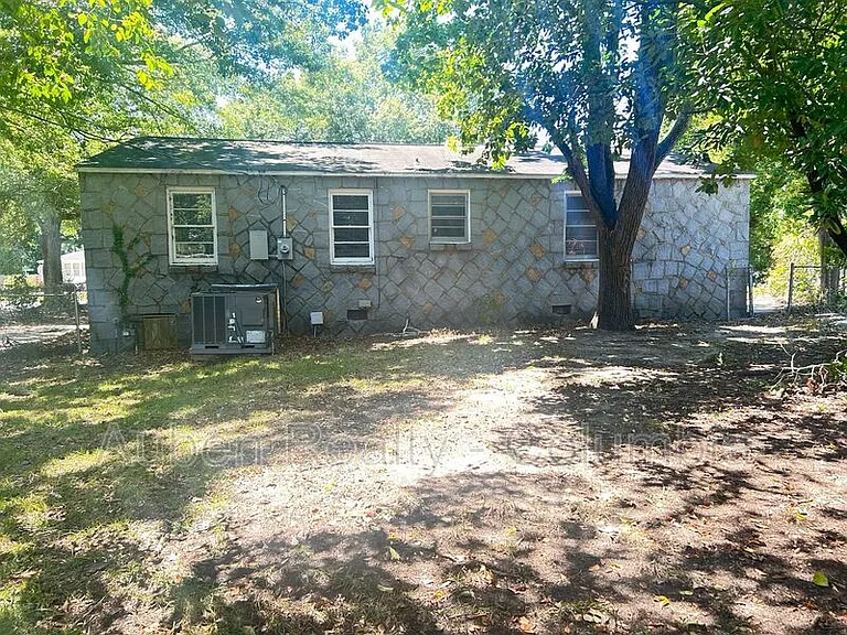 1414 S Kilbourne Rd — Photo 9