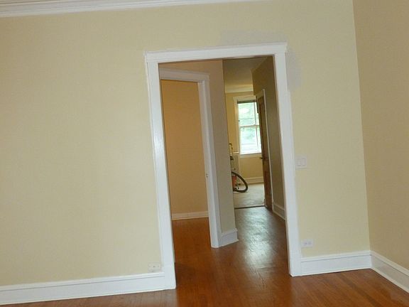 3rd image of 1215 W Elmdale Ave #2