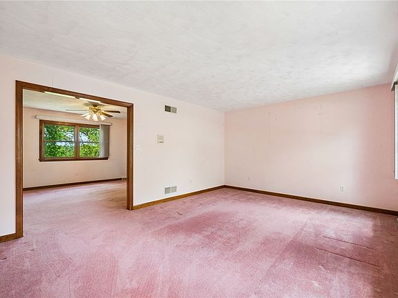 4th image of 245 Meadow Spring Rd