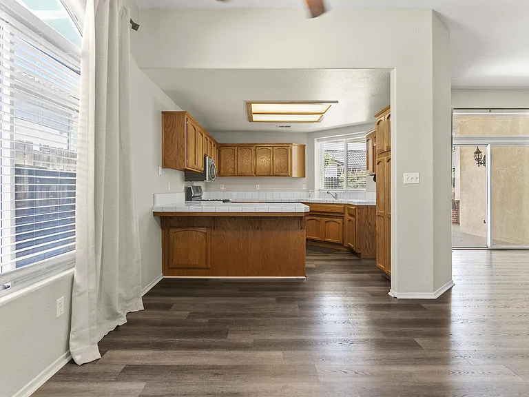 10621 Tivoli Ct — Photo 12