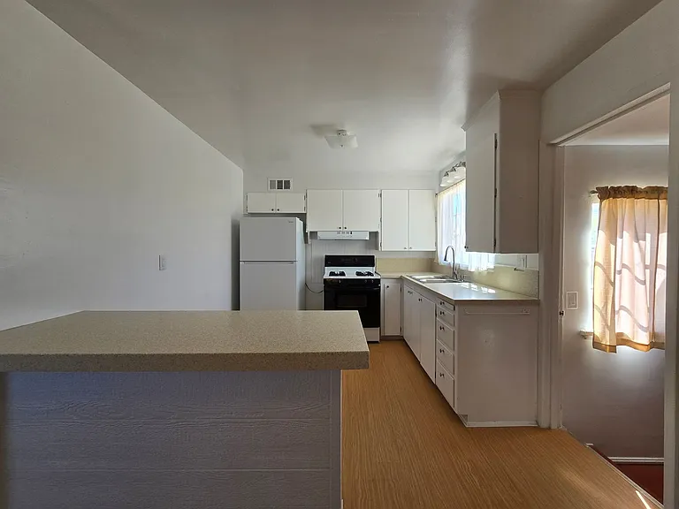2412 Rosina St — Photo 7