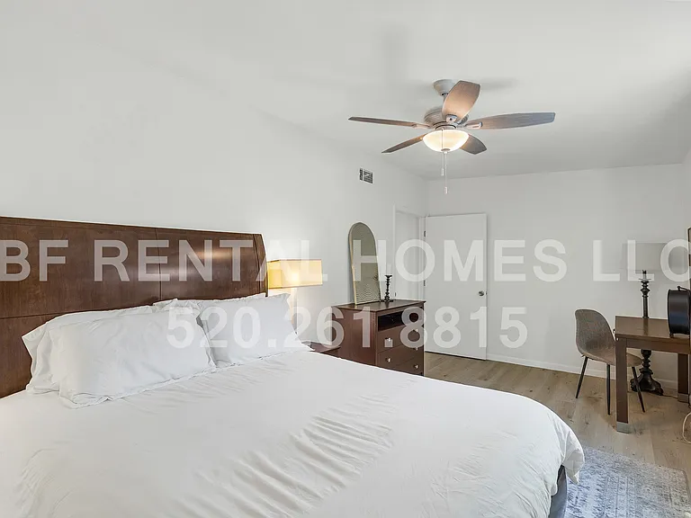 2319 E Helen St — Photo 17