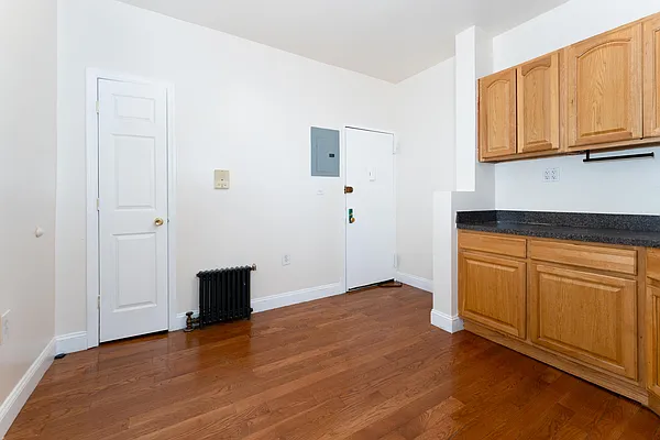 Rented by Julianna Realty Corp | media 5