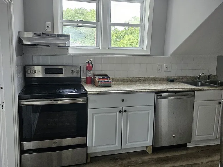 14 Hillside St #3 — Photo 2