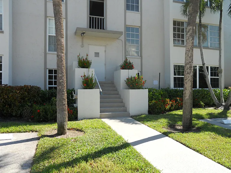 250 NE 20th St #123S — Photo 1