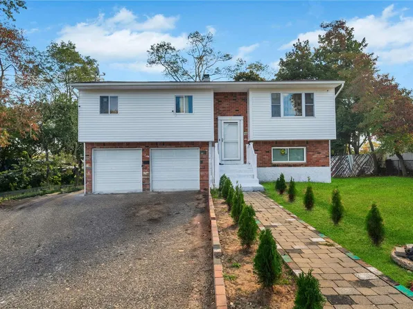 88 Glenmore Avenue, Central Islip, NY 11722