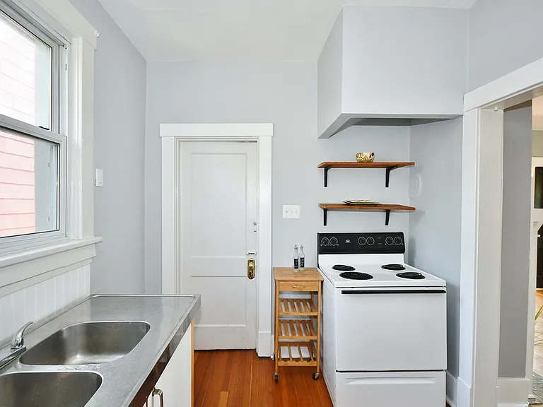 2750 Voelkel Ave — Photo 16