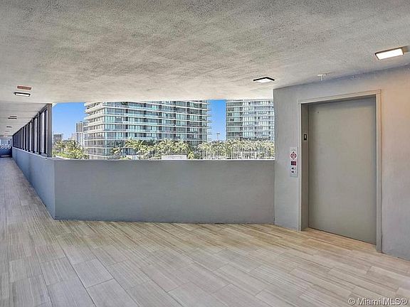 4th image of 555 NE 30th St APT 704