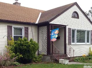 13 Mildred Pl, North Babylon, NY 11703