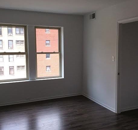 5th image of 925 W Carmen Ave APT 6C