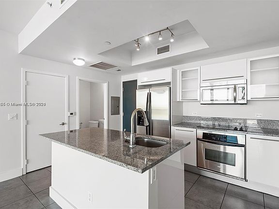 5th image of 888 Biscayne Blvd APT 611