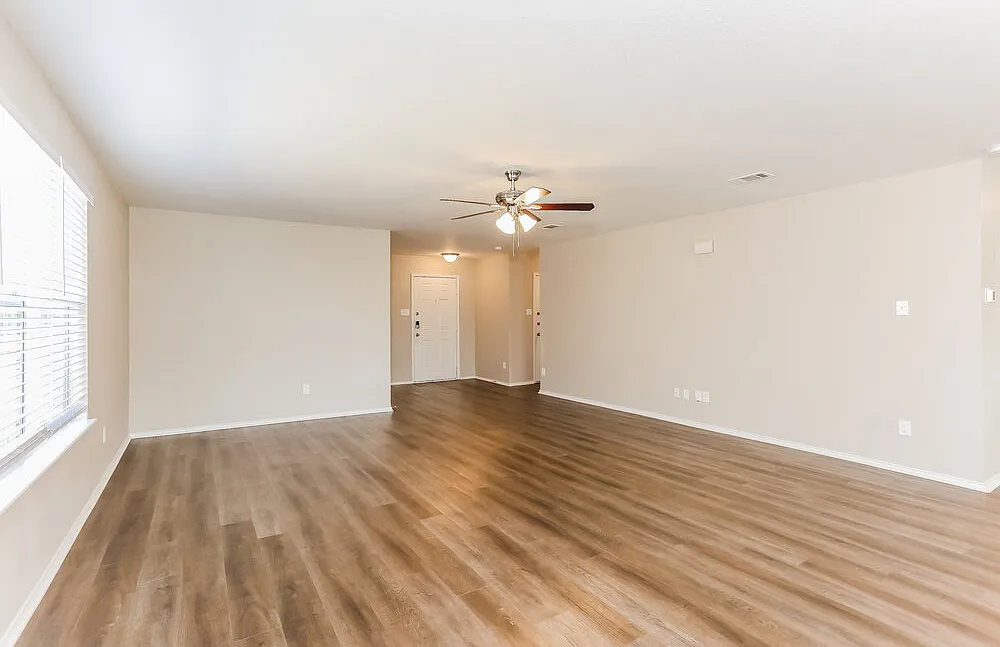 3 bed, 2.0 bath, 1676 sqft, $2,125 — Photo 4