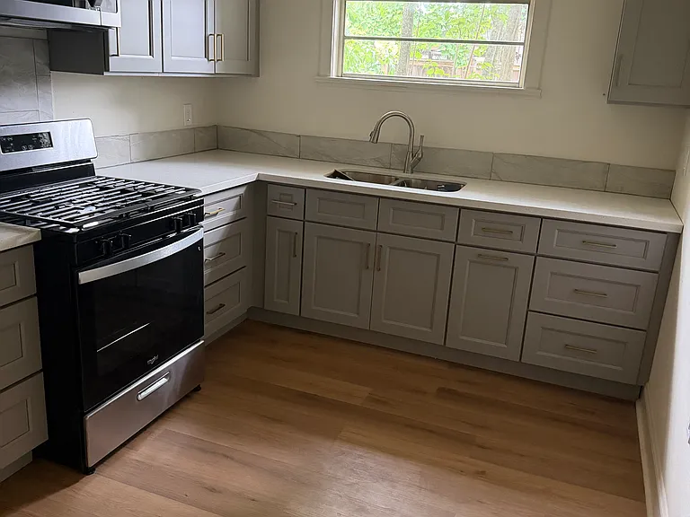 542 Glenmore Ave #A — Photo 4