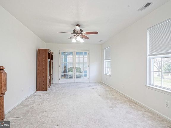 5th image of 16 Magnolia Ln