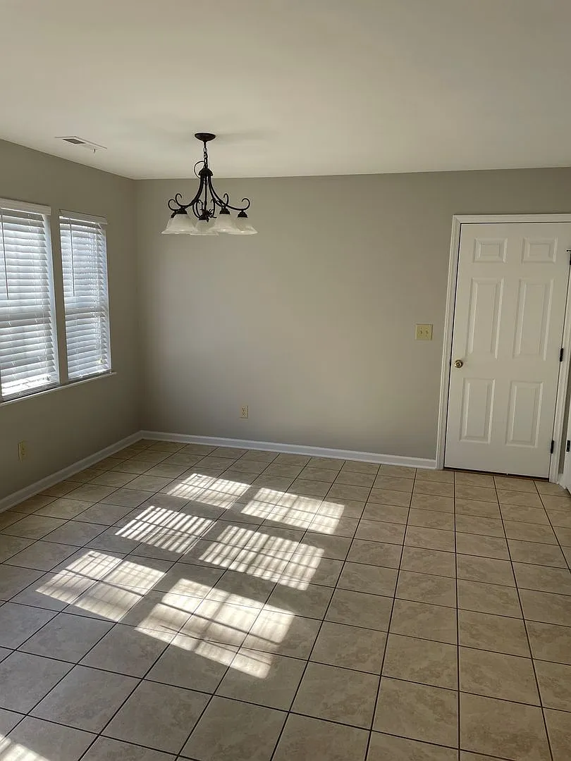 140 Heather Court — Photo 4