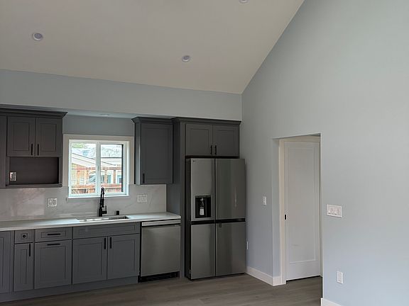 2nd image of 305 Park Dr