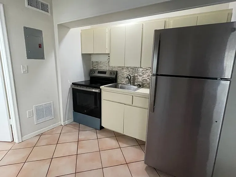 504 Santander Ave — Photo 9