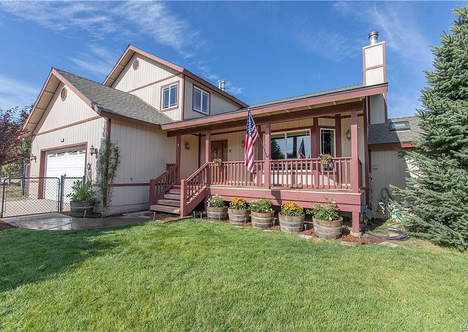 1st image of 821 Ash Ln