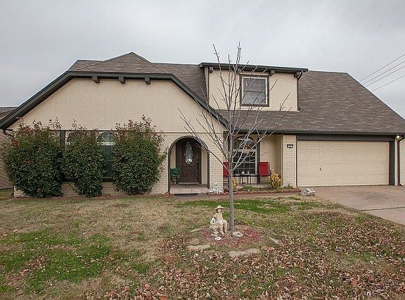 Covered welcoming entry