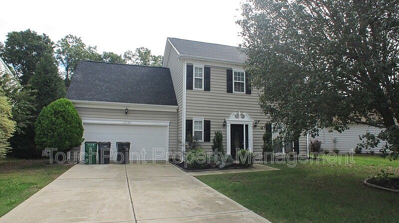 1st image of 15529 De Havilland Dr