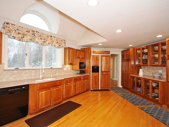 3rd image of 2 Dove Ln