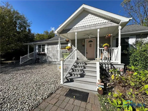 8759 Angola Rd, Holland, OH 43528