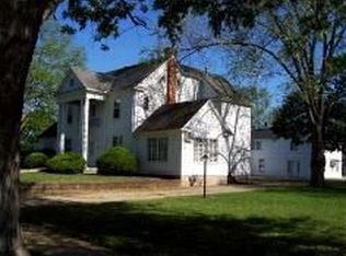 207 W 5th St, Gridley, IL 61744