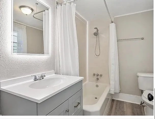 4437 Calumet St — Photo 6
