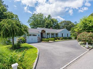 9 E Neck Rd, Huntington, NY 11743