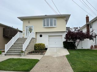133 Saratoga Blvd, Island Park, NY 11558
