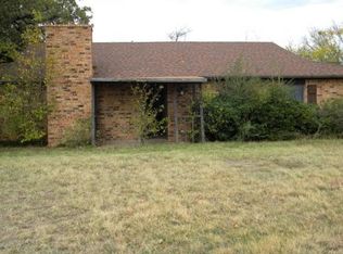 621 Park St, Azle, TX 76020