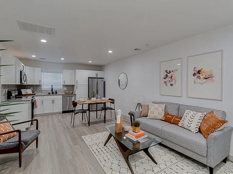 Luxury 2 Bed / 2 Bath Double Primary Apartment Near Old Town Scottsdale | Private Patio + 1 Month... — Photo 2
