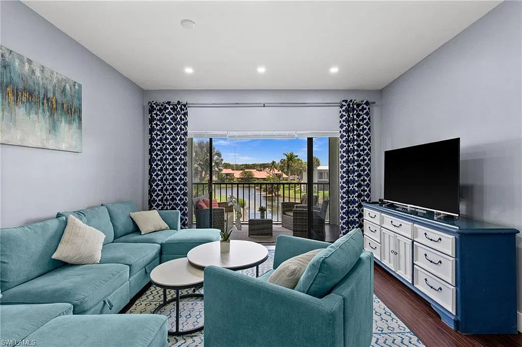 2 bed, 2.0 bath, 965 sqft, $2,300 — Photo 2