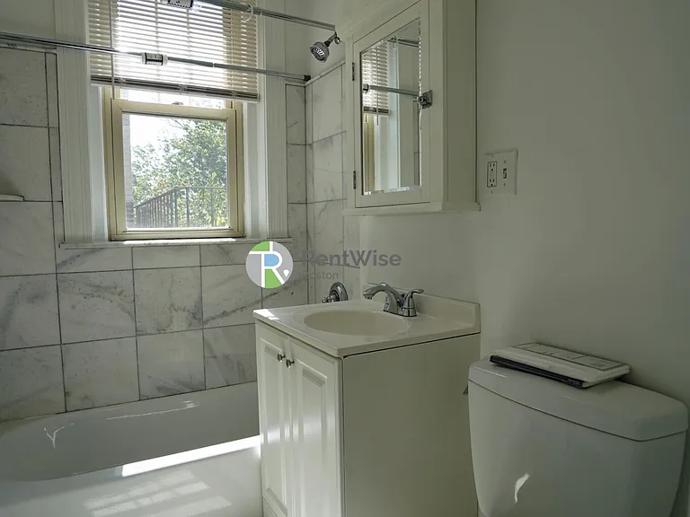 1848 Comm Ave — Photo 9
