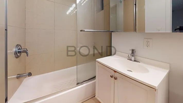 Rented by Bond New York | media 23