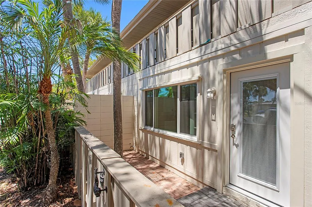 2 bed, 2.0 bath, 1449 sqft, $4,500 — Photo 2