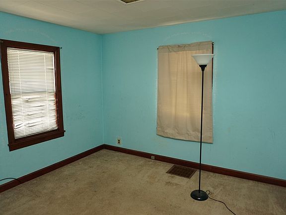 2nd image of 2826 Horton St
