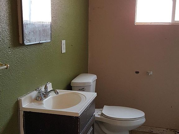 3rd image of 4532 N Delno Ave