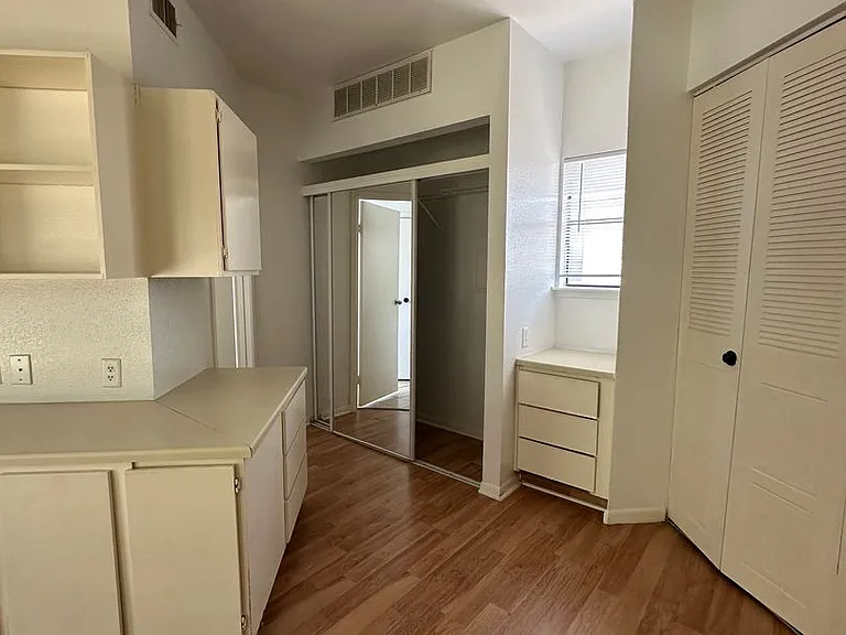 7901 Cambridge St — Photo 10