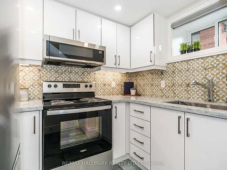 202 Rusholme Rd #HOUSE — Photo 10